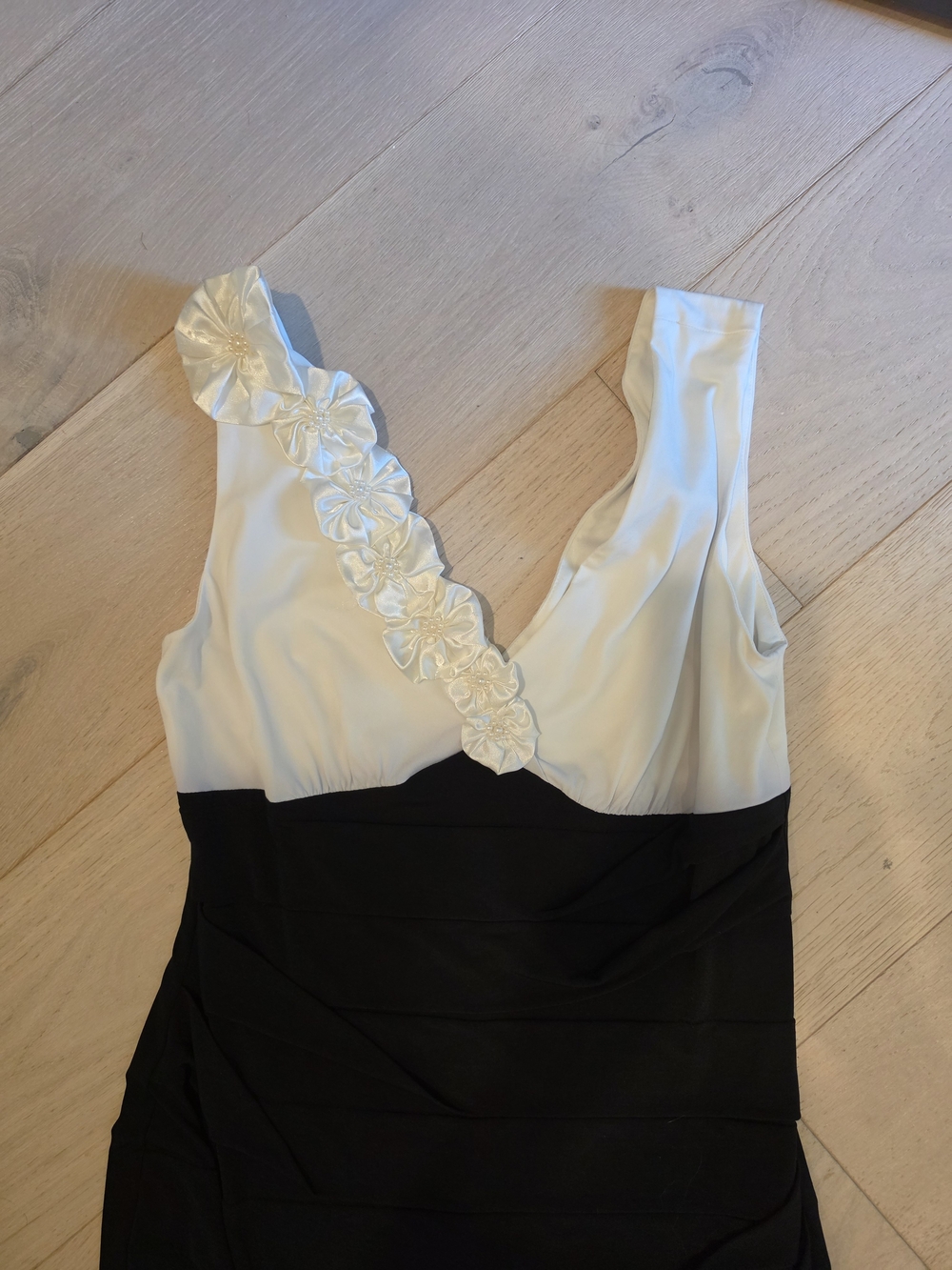 connected apparel Black and White V-Neck Floral Trim Mini Dress - Picture 2 of 4